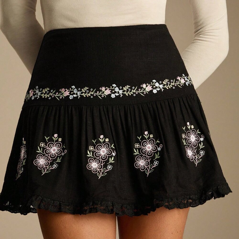 Black Boho Women's Floral Embroidered Mini Skirt